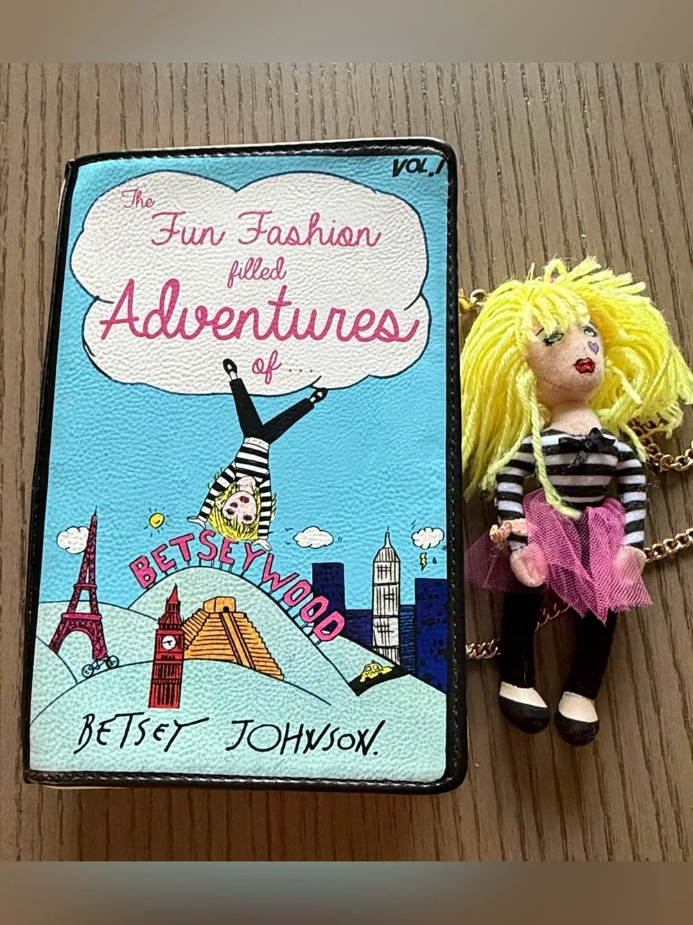💎 RARE Betsey Johnson Kitsch Betsey’s Adventures Book Purse - Picture 1 of 10